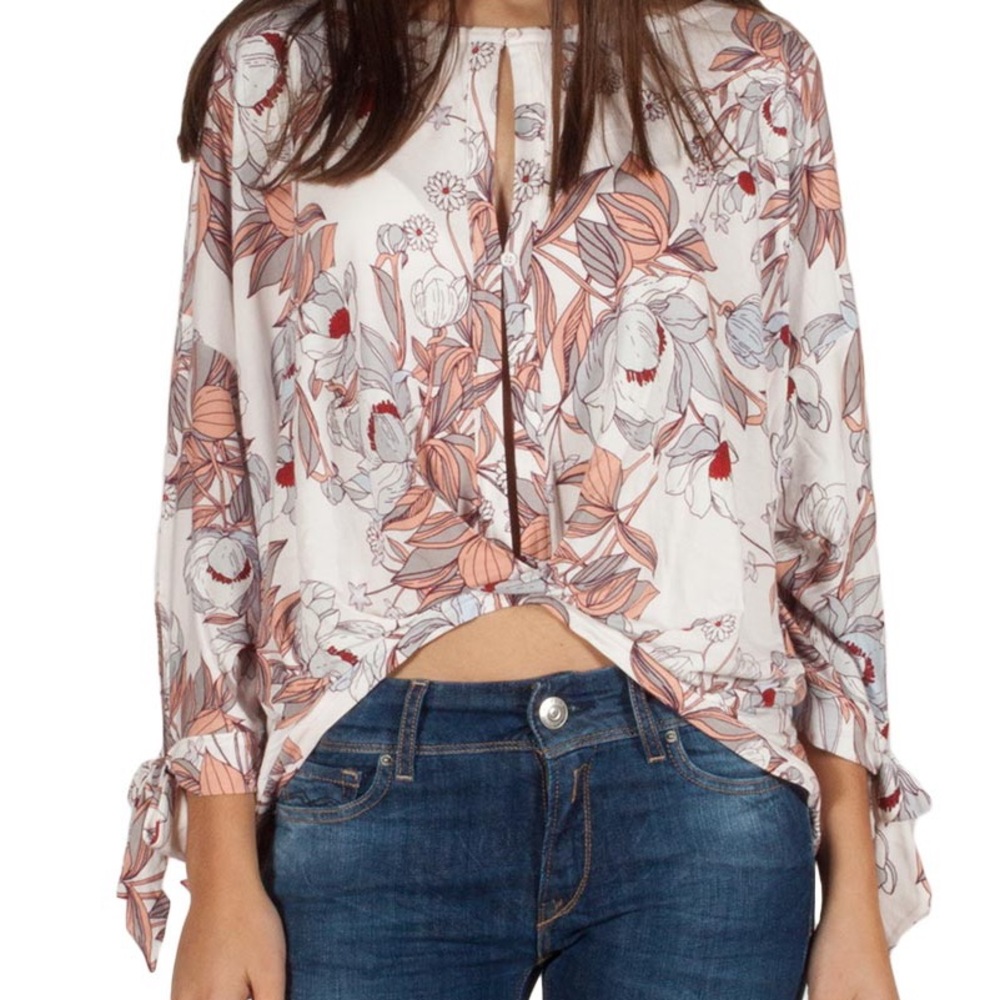 (4 for $20) FREE PEOPLE Keepin On Printed Tee Sz M